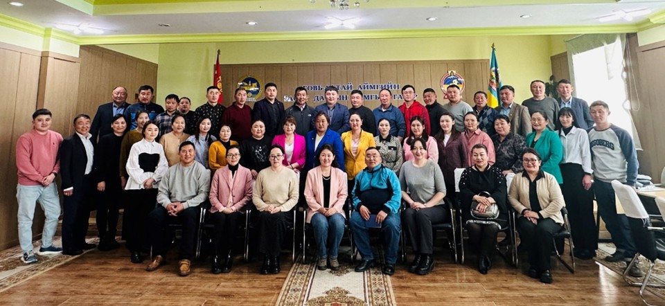 The project entitled "The Science-Policy adaptive capacity for local herding and government groups to reduce climate vulnerability" is being implemented at the Mongolian Academy of Sciences under funding from the Asia-Pacific Network for Global Climate Change Research (APN).