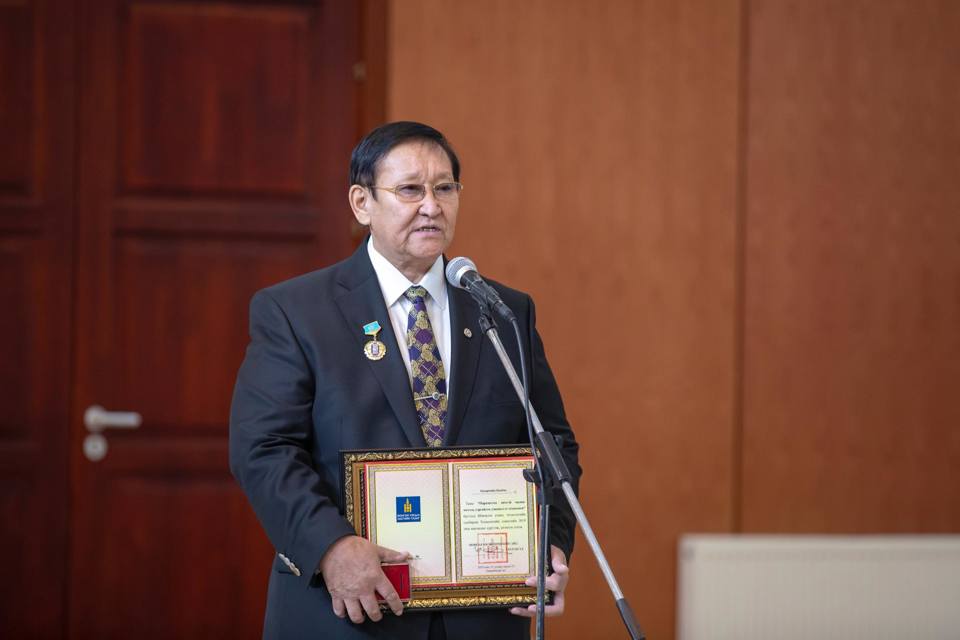 Academician B.Byambaa awarded with 2019 Technological Advancement Award